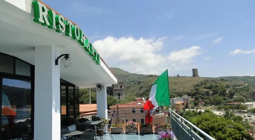 Hotel La Scogliera