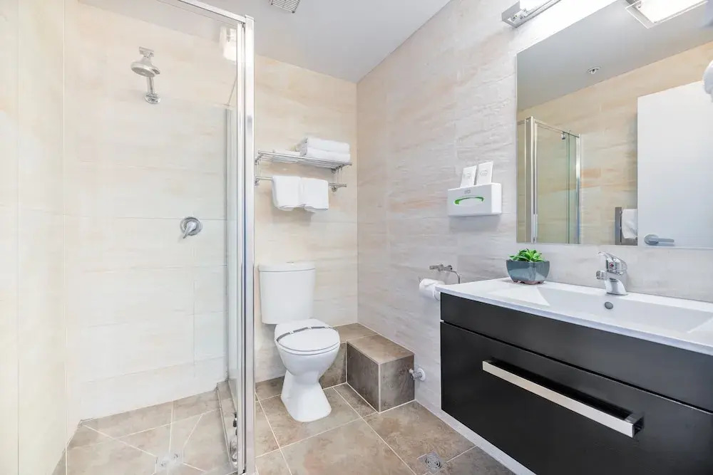 Quality Suites Alexander Inn