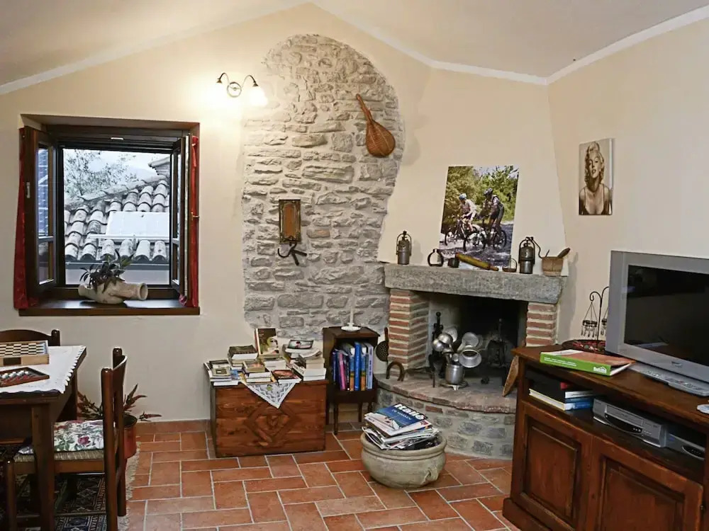 Country Cottage in Marche with Swimming Pool