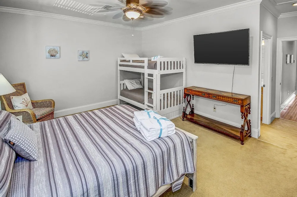 136 La Valencia Cir - At Peace