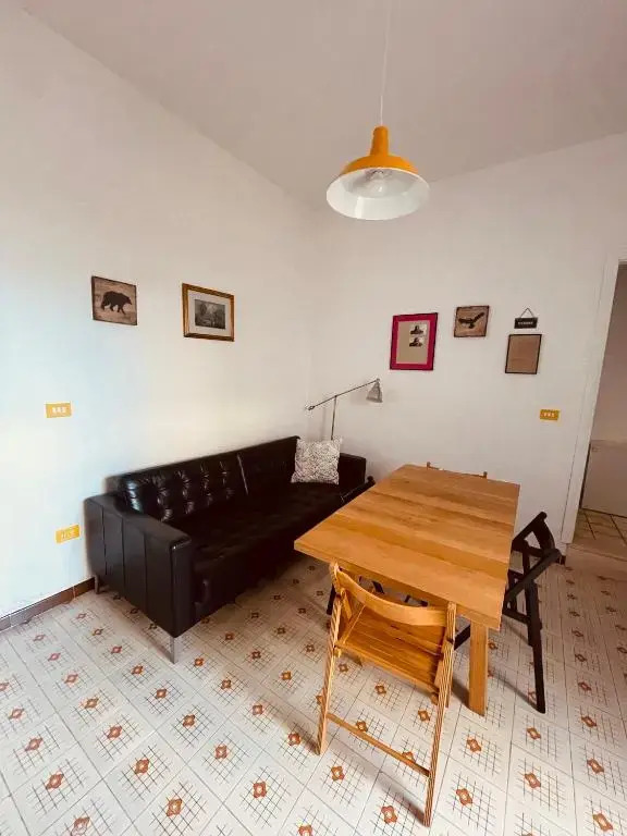 Lovely 2 bedroom rental unit,patio and close beach