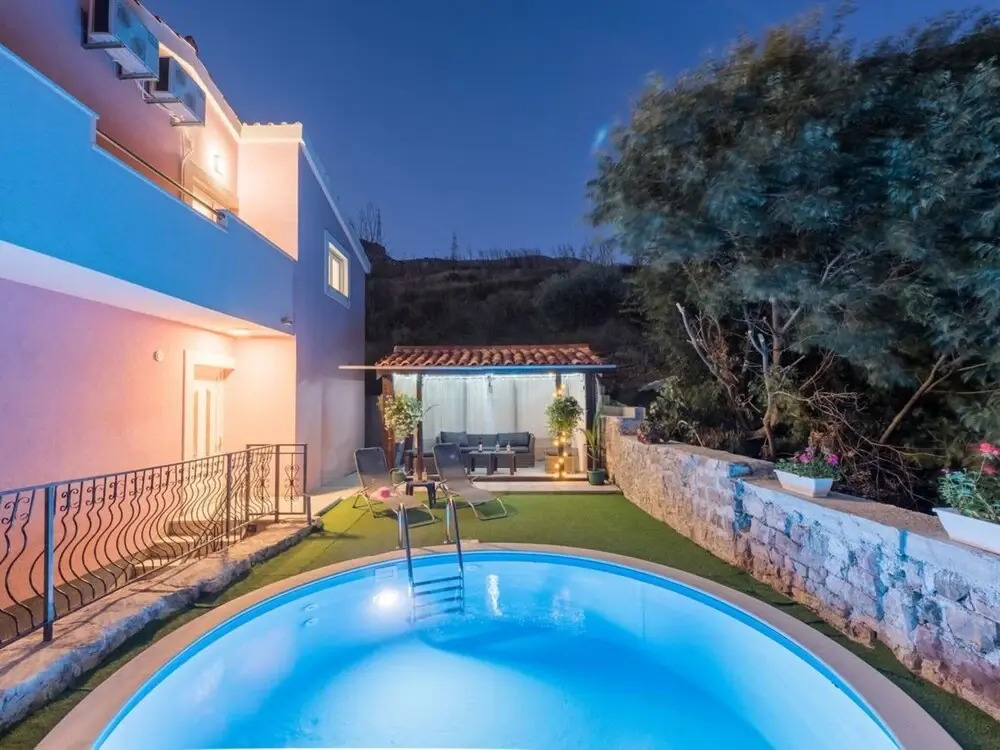 Enticing Villa in Ku?ine With Private Swimming Pool