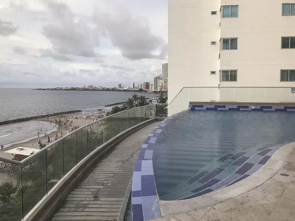 Stunning Highrise Seafront Apartment