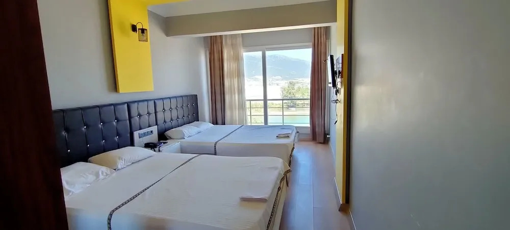 Anemonia Hotel