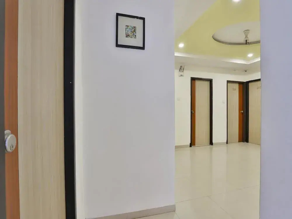 OYO 13398 Hotel Relish