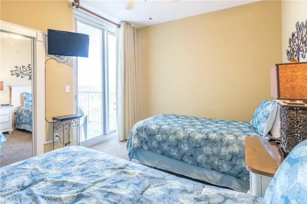 Island Tower 1001 - 3 Br condo by RedAwning
