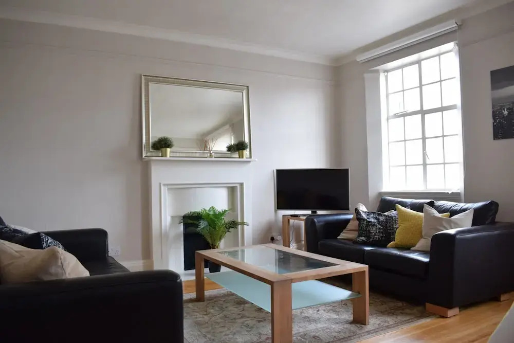 2 Bedroom Flat Near Hyde Park