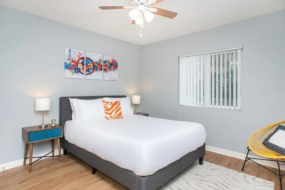 Quaint 1 BR Steps to PB by Domio
