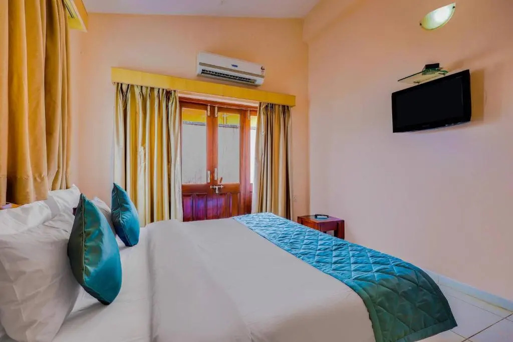 Pleasing 3 Bedroom Villa With Pool