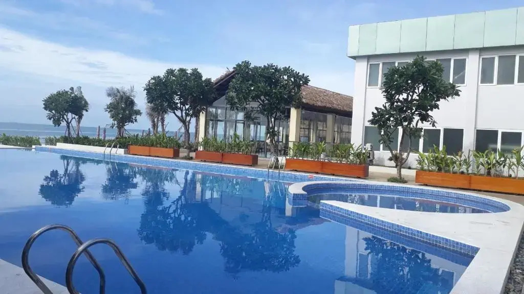 ARIA RESORT-FREE SWIMMING POOL, Relax by sea Hồ bơi miên phí và bãi tắm riêng, 40m ra biển