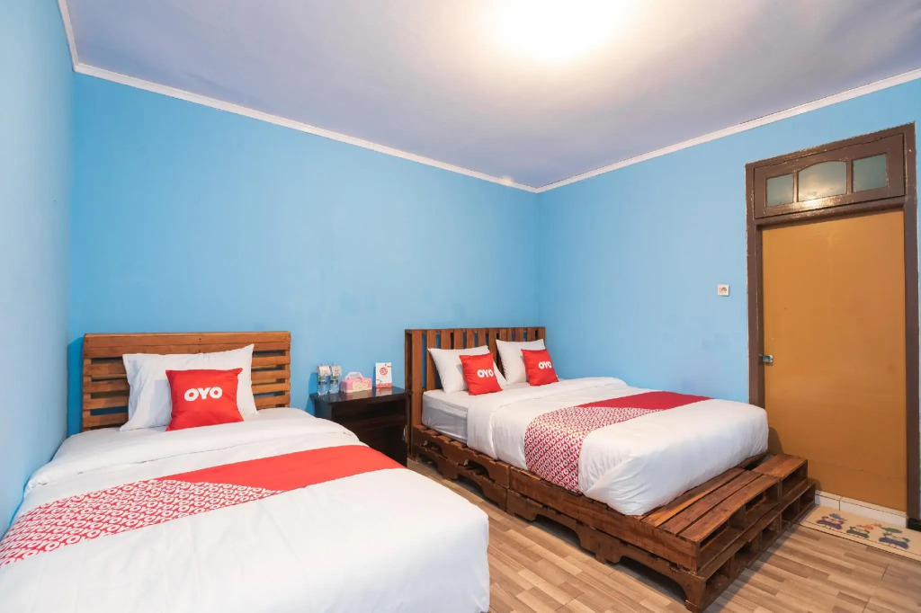 OYO 1852 Intan Bromo Homestay