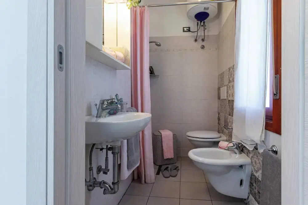Bright Villa Flat With Shared Garden