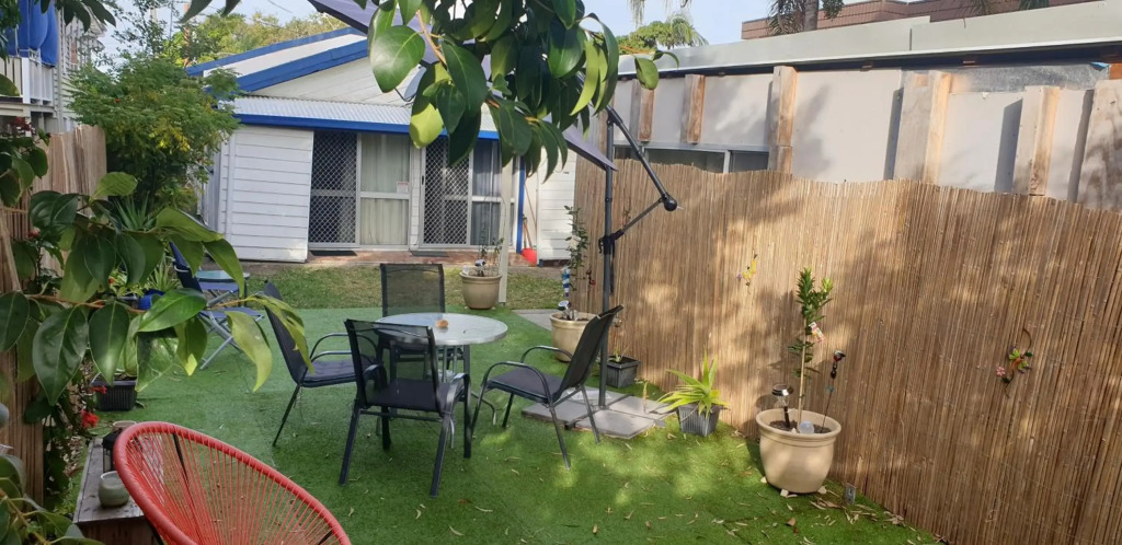 WOODY Pt - AMAZING 1970s SHARE HOUSE BY THE SEA-4 rooms available