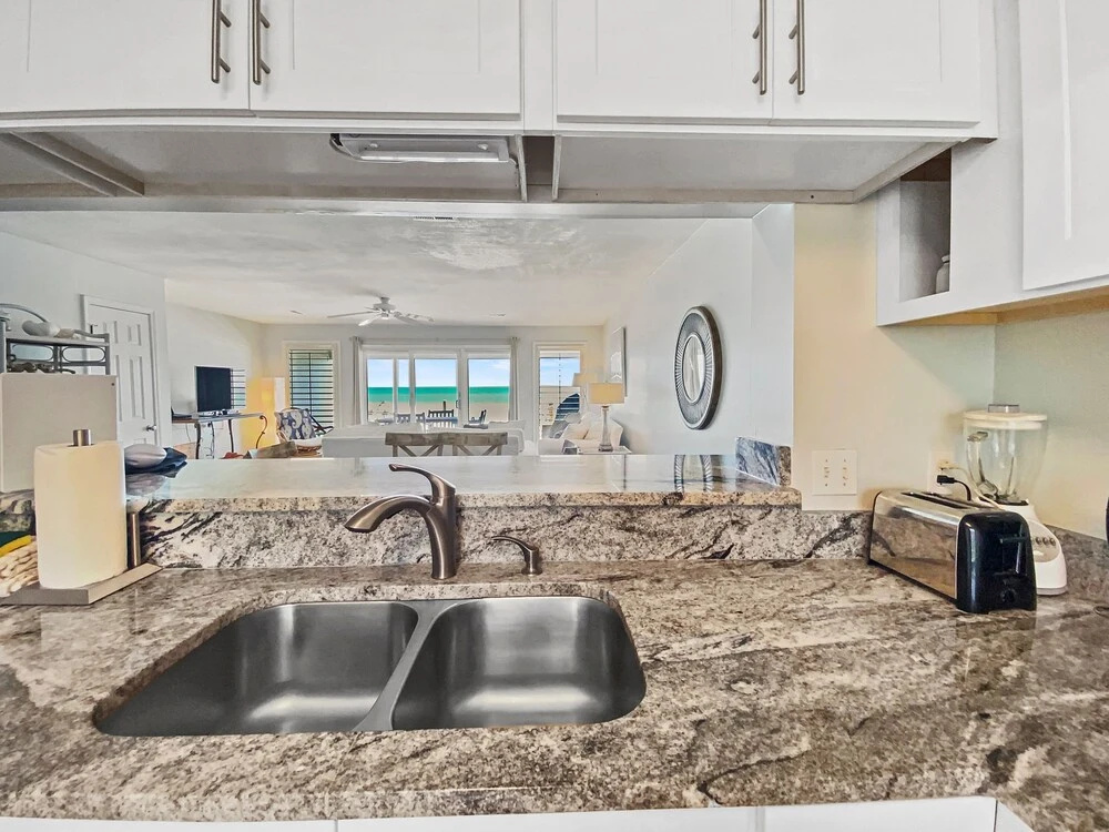 On the Beach - 2 Br townhouse by RedAwning