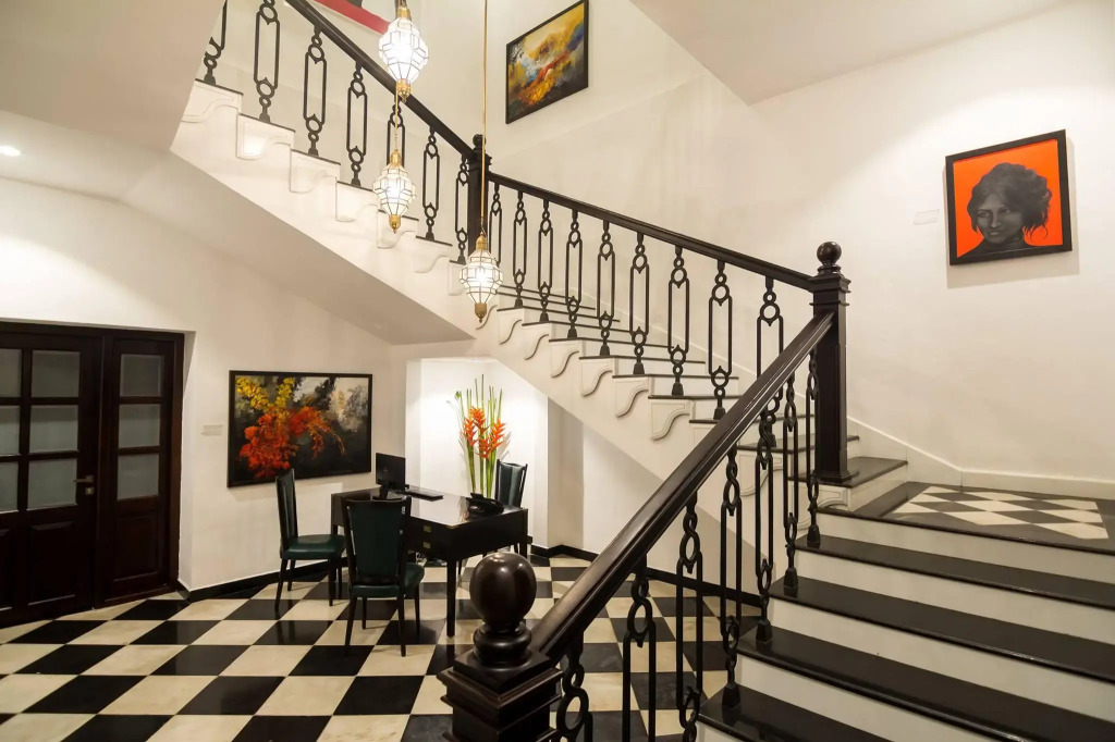 The Old Court House By Abad