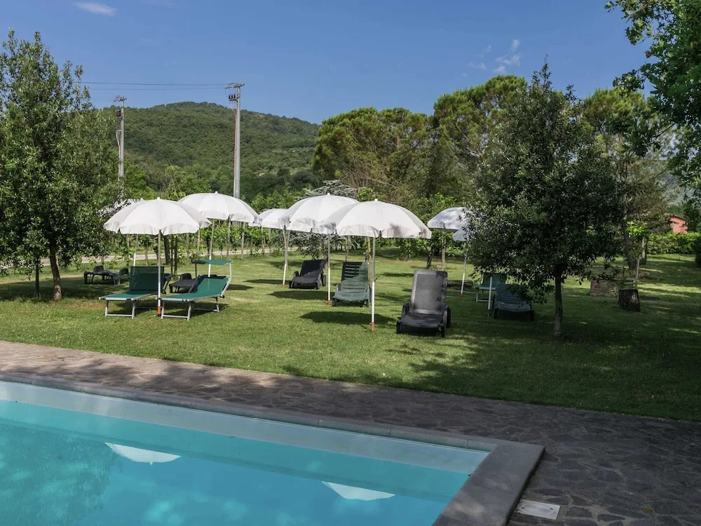 Authentic farmhouse with pool