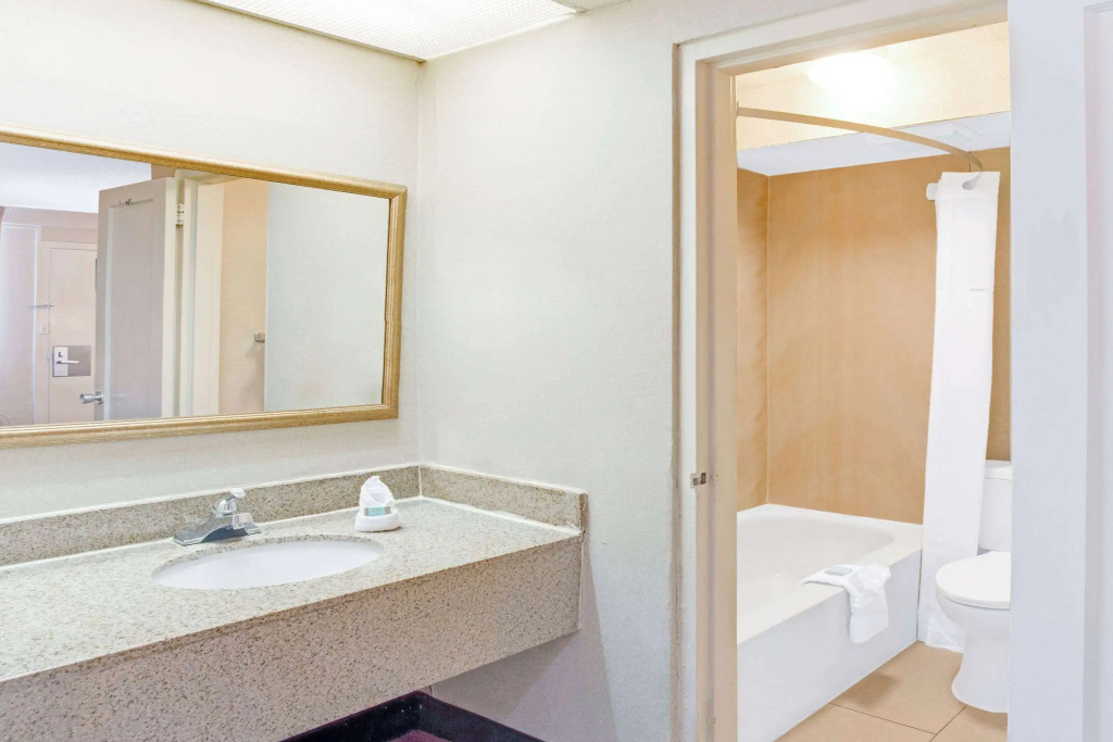 Travelodge by Wyndham Silver Spring