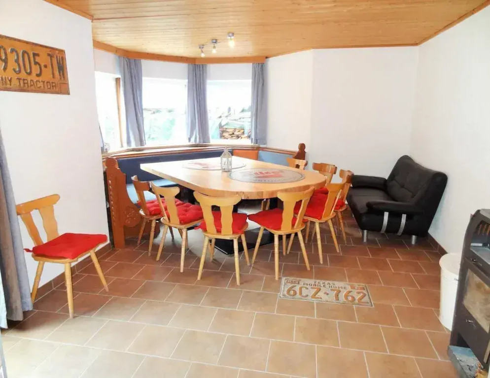 Large Holiday Home With Garden and Balcony in Otztal