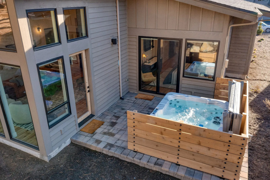 Grand Fir by Avantstay Hot Tub and Firepit