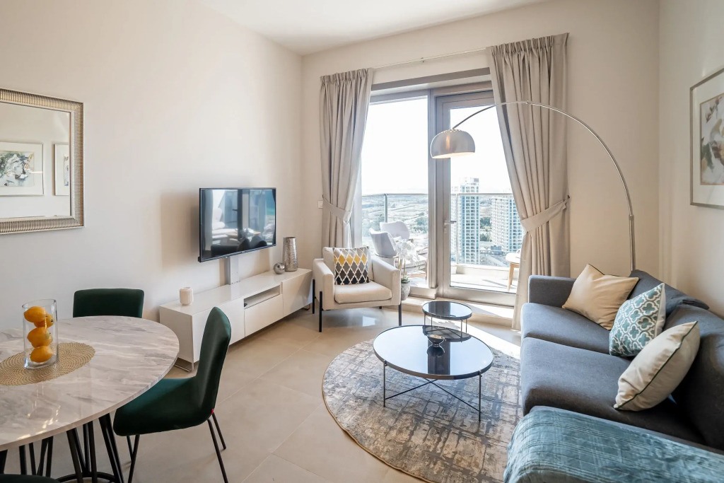 Amazing 1BR apartment with waterfront views!