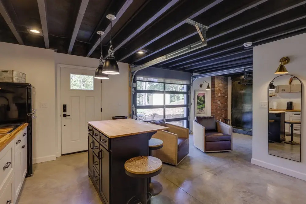 Unique Studio on Obanyon Creek in Dtwn Loveland!