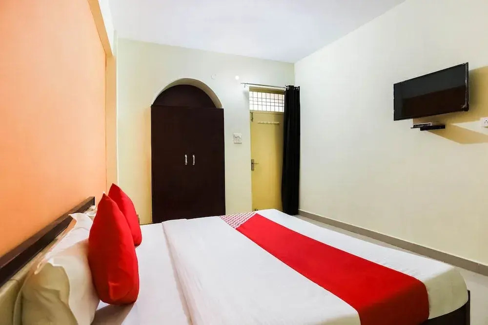 Oyo 43958 The Imperial Hotel