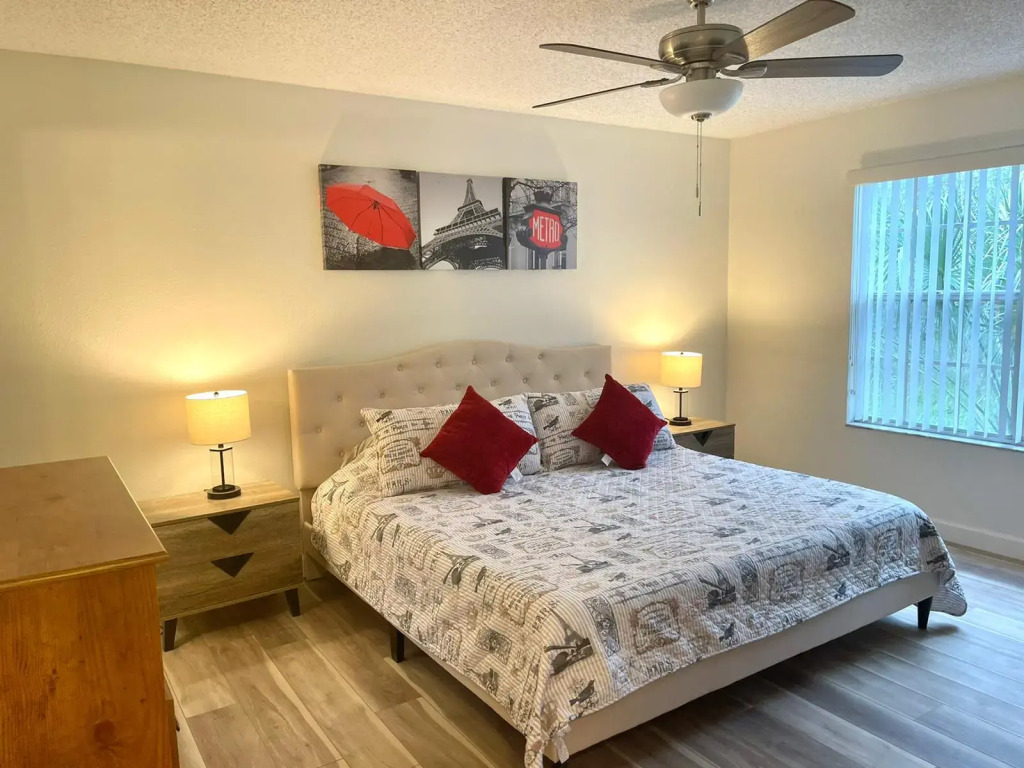 Grand Family 3BD Condo Apartment Near Disney Parks 5