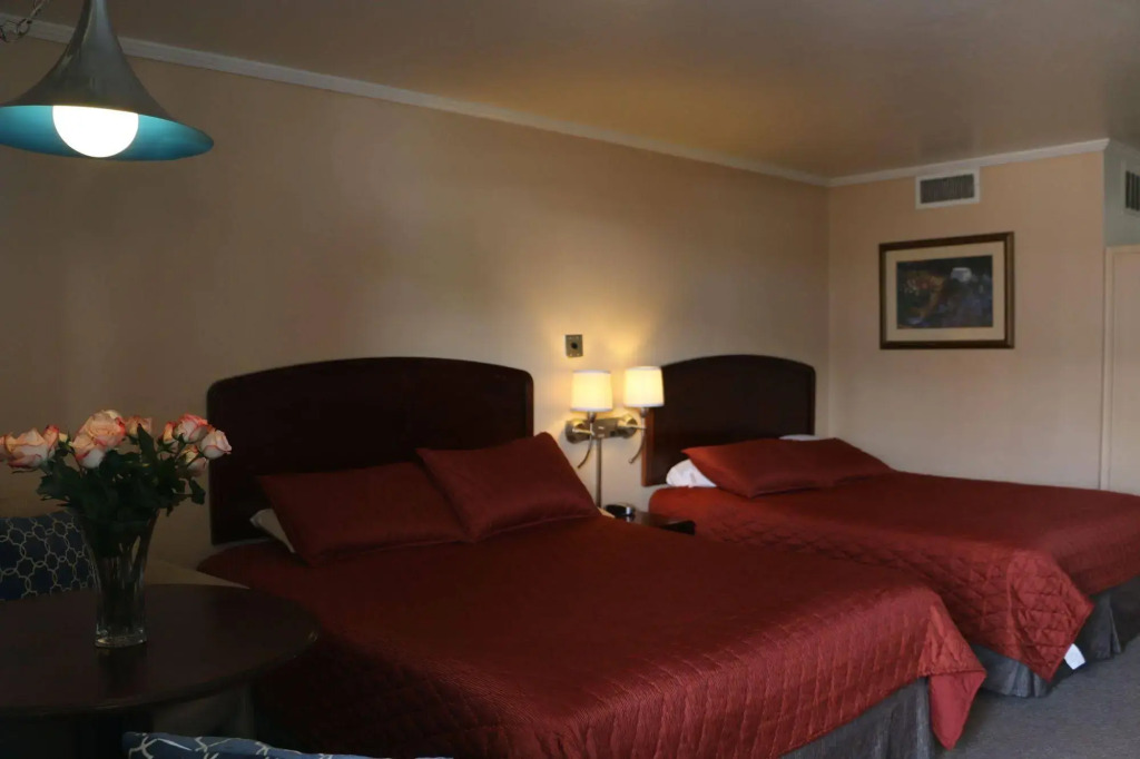Hiway House Motel