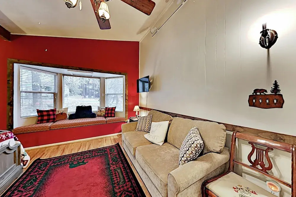 New Listing! Alpine W/ Private Hot Tub 2 Bedroom Cabin