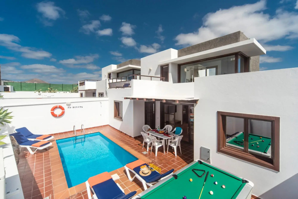 Villa Julianne 3 Heated Private Pool Walk to Beach A C Wifi Car Not Required - 2571