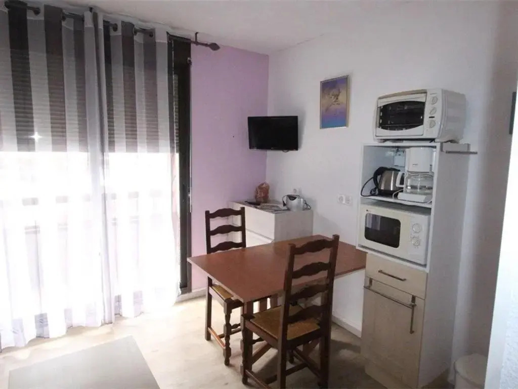 Appartement Bagnères-de-Luchon, 1 pièce, 4 personnes - FR-1-313-183