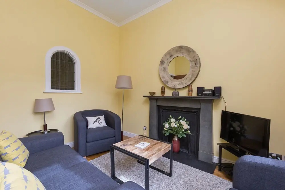 393 Old Tolbooth Wynd Apartment 3