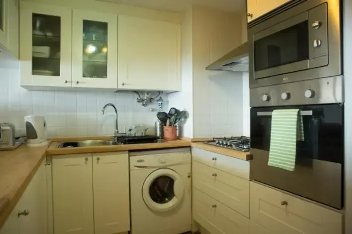 Apartment W Stunning View - MARINA - Free Parking & AC