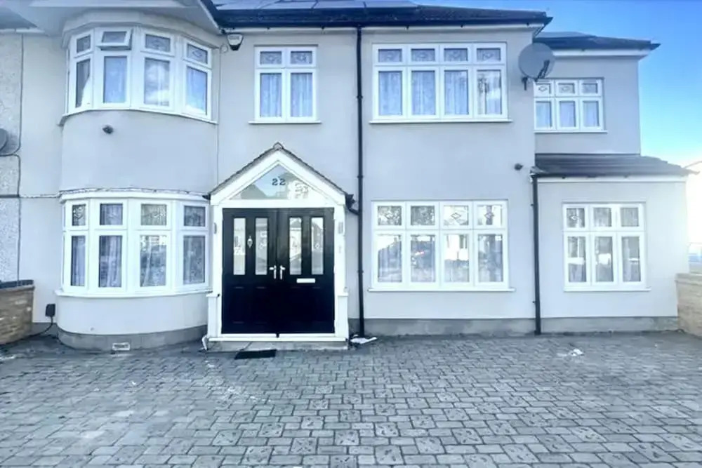 Luxurious 6-bed Entire House in London Ilford