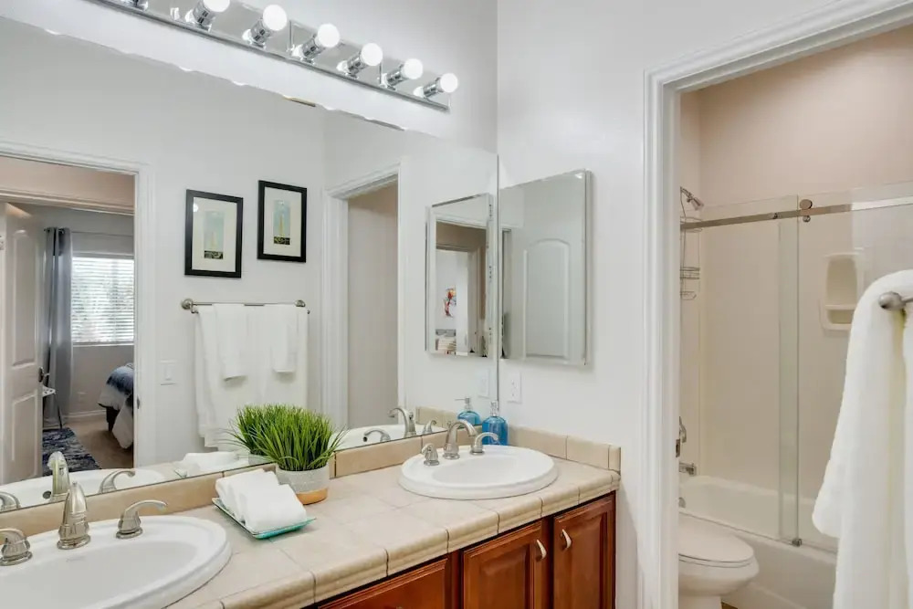New Listing! Contemporary W/ Pool & Hot Tub 4 Bedroom Home
