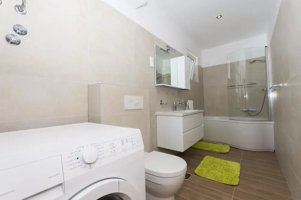 New Beach 4 Star Luxury Apartment 3 Bedrooms 3 Bathrooms, Free Boat Berth