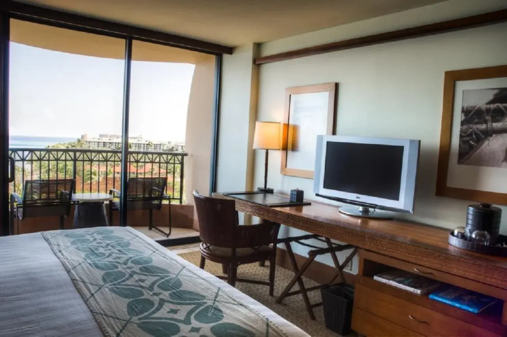 Royal Lahaina Resort & Bungalows