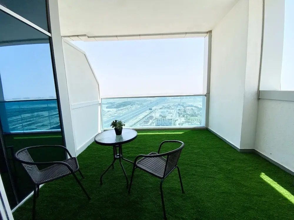 Marco Polo - Pastel Studio with Stunning Aerial City Views