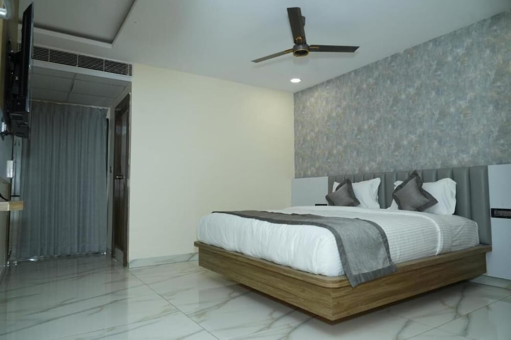 Hotel Phoenix Grand