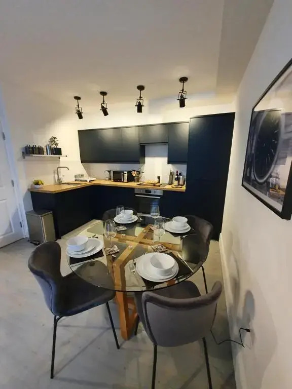 The Aviator - Stunning 1 bed with large balcony