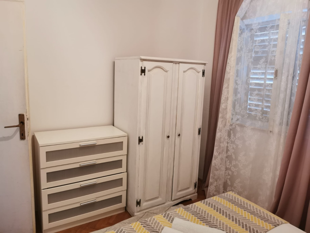 Apartment Renko - 100 m from the sea : A1 Omis, Riviera Omis