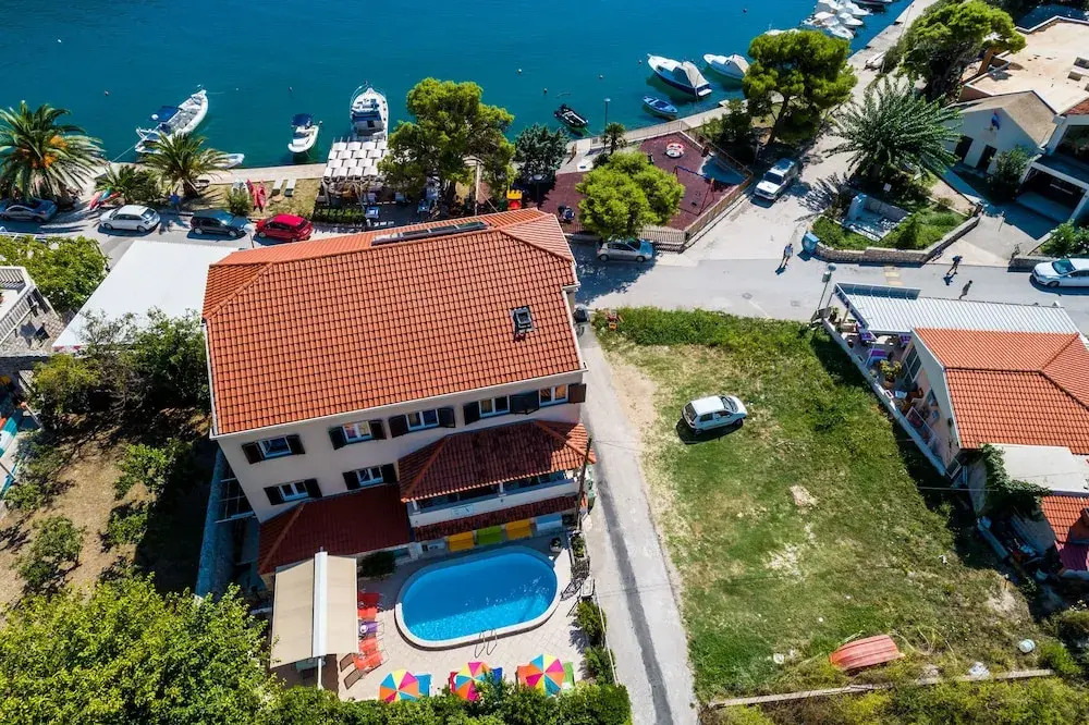Villa Leona V1