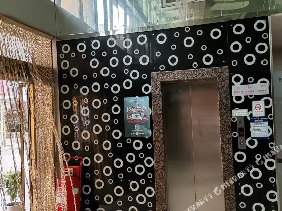 Qingdao Runjia Boutique Hotel (Taishan Road Subway Station Branch)