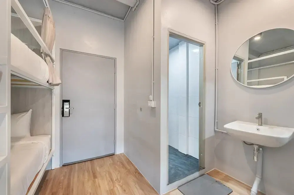 Ti Thong Hostel