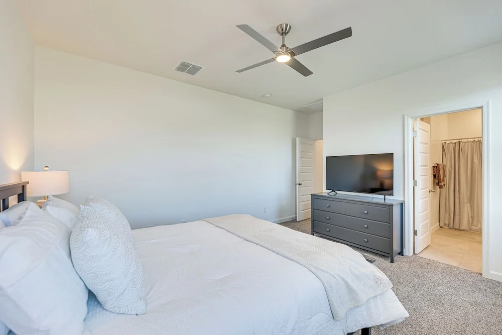 Maricopa Home w/ Putting Green & Covered Patio!