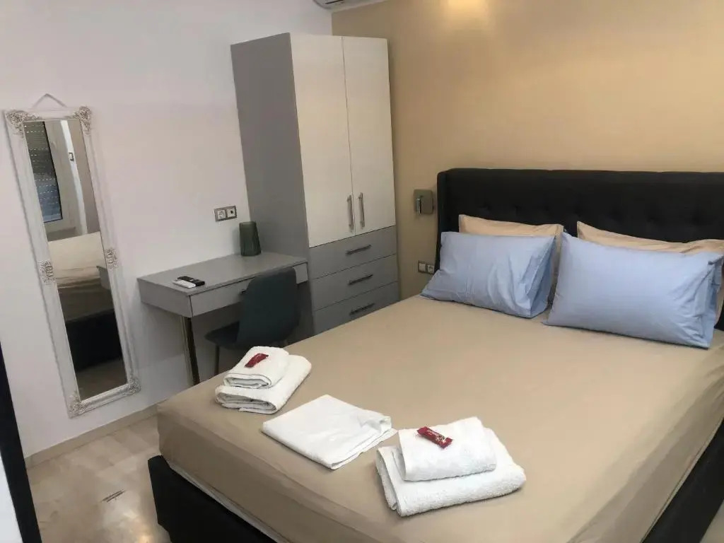 Royal Red Suite No 1, Piraeus Port