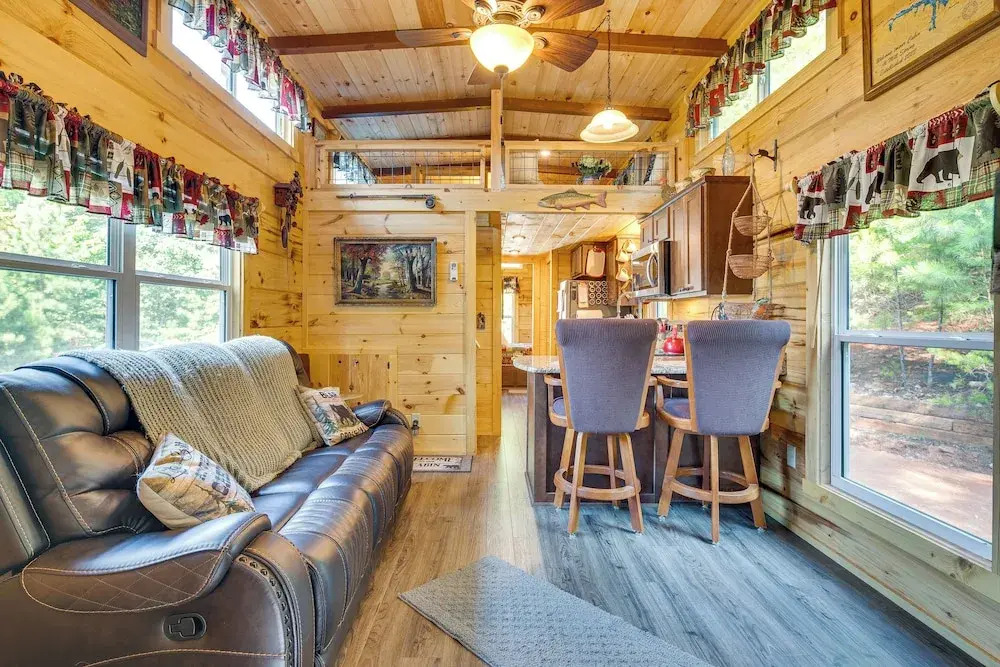 7 Mi to Lake Lure: Mill Spring Cabin w/ Hot Tub