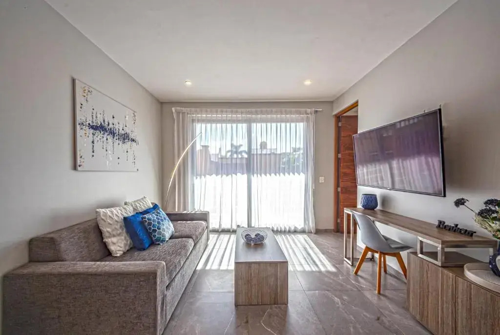 CHIC 2 Bdr GALLERY CONDOS near 5th avenue & BEACH