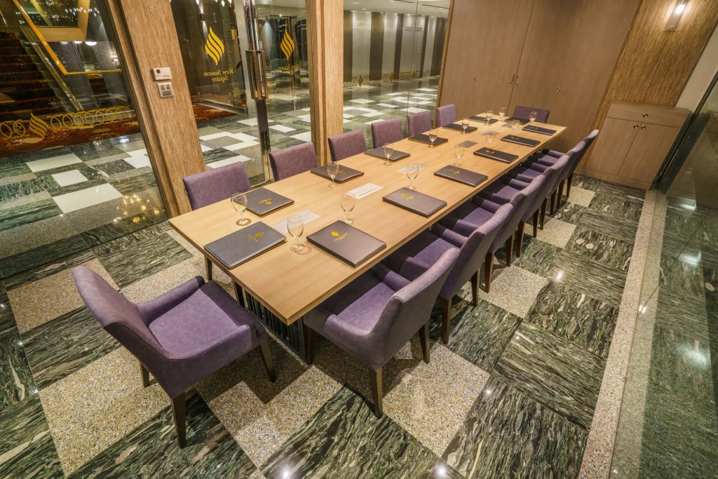 New Season Hotel