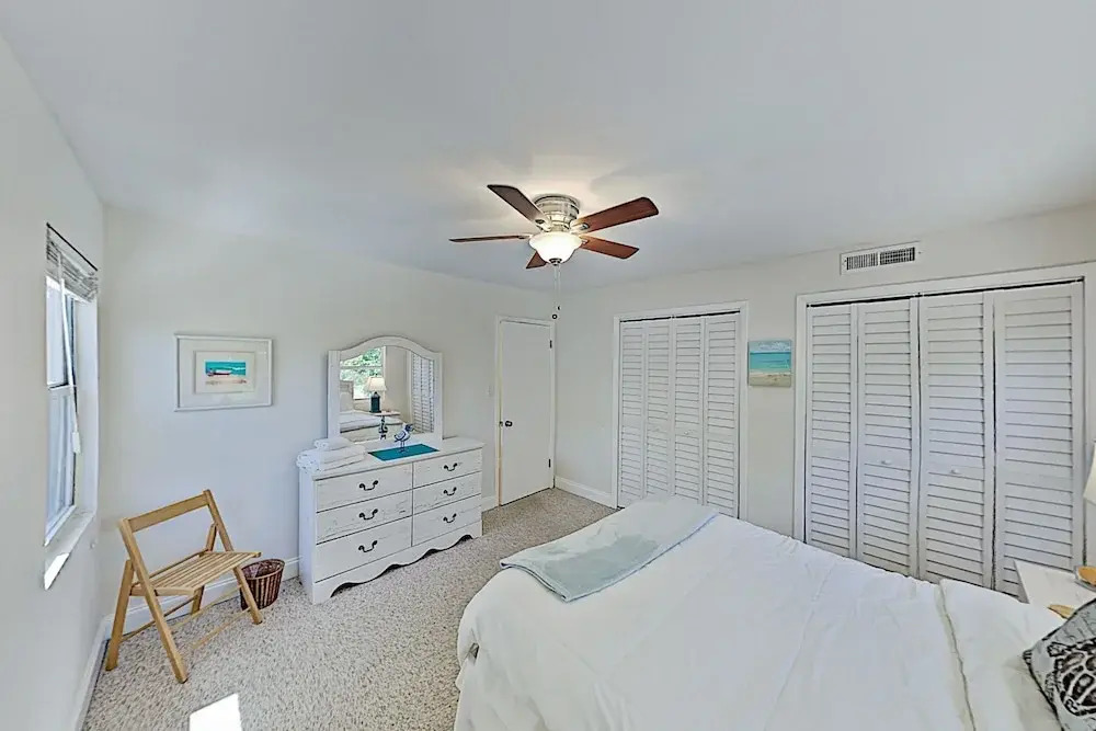 The Pelican & Dolphin: Bayfront W/ Dock 3 Bedroom Home